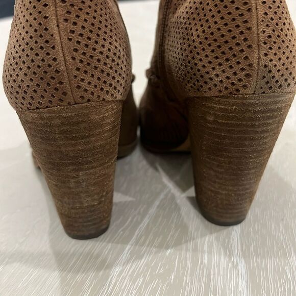 Vince Camuto Lamorna Seed Brown Asymmetrical Ankle Booties Boots 8 - Picture 6 of 8